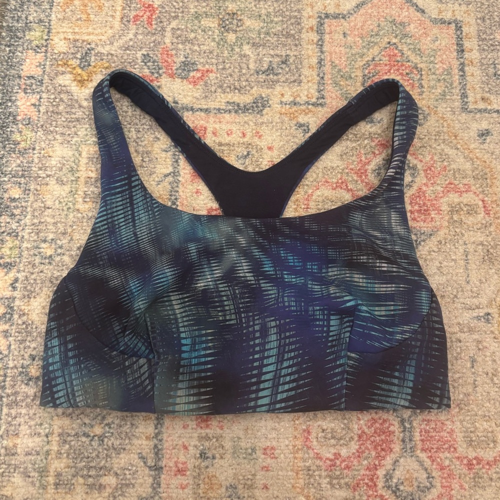 Lulu bra 
Size 6